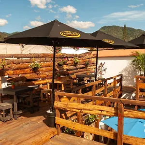 Kamazoztz And Travel Guest house Antigua